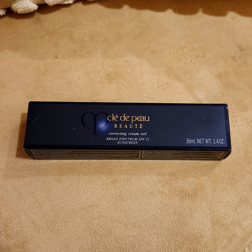 Cle de peau Correcting Cream Veil Primer SPF 21